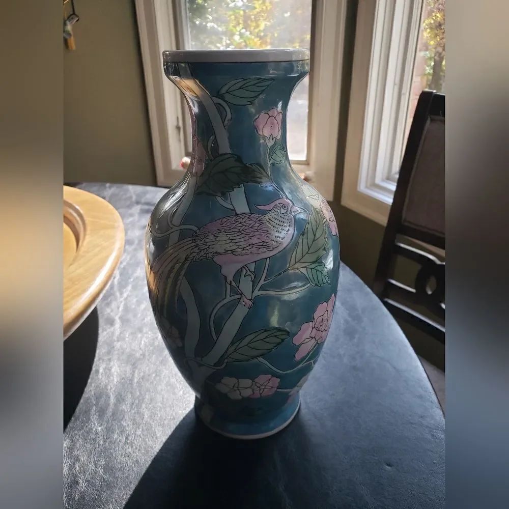 Vase   - Picture 2 of 11